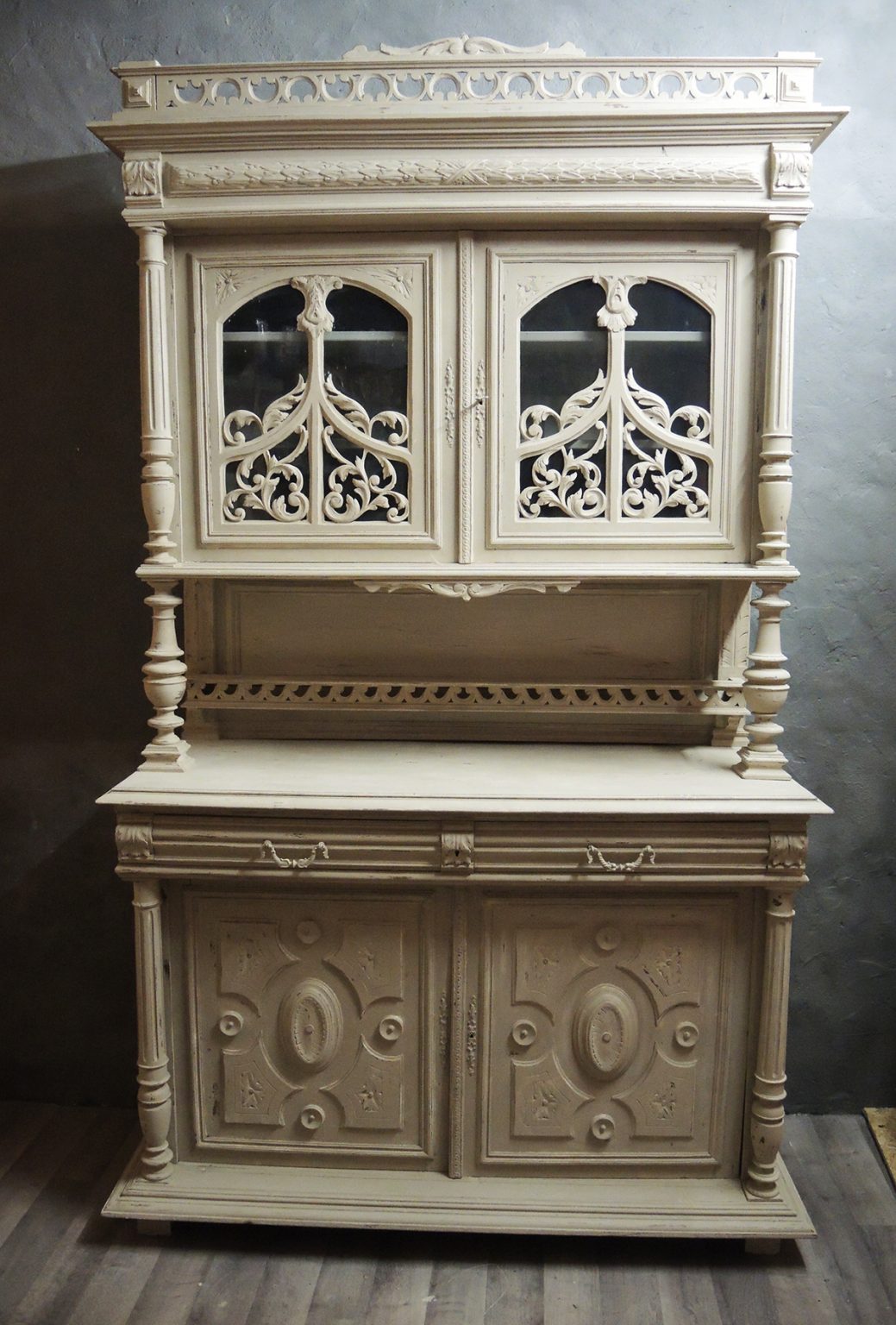 Buffet Classique Henri II Relooké, Patiné Gris Et Blanc, 140 Cm, Occasion