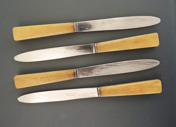 4 Couteaux De Table Vintage Inox Et Bakelite