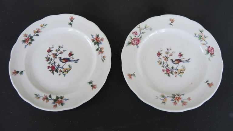 Lot De 3 Assiettes Anciennes Pyroblan Porcelaine Bleue – Motif Château, 2 Plates + 1 Creuse