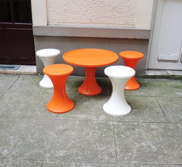 Table et 4 Tabourets Orange & Blanc STAMP TAM TAM