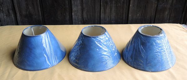 3 anciens abat-jour Bleu NEUFS D25 cm