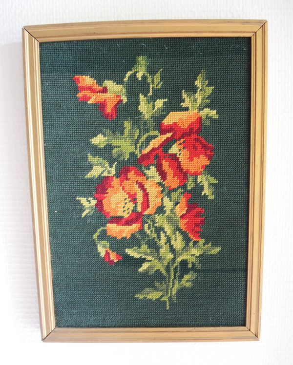 Tableau – Canevas Vintage Encadré : Roses Rouges sur Fond Vert
