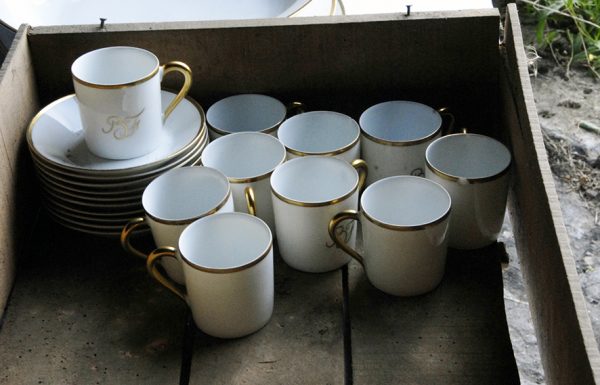 Service à Café Vintage en Porcelaine de Limoges GIRAUD – Peinte Main