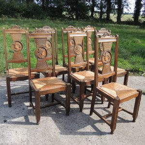 10 Chaises Vintage en Bois Sculpté & Paille – Décor Normand