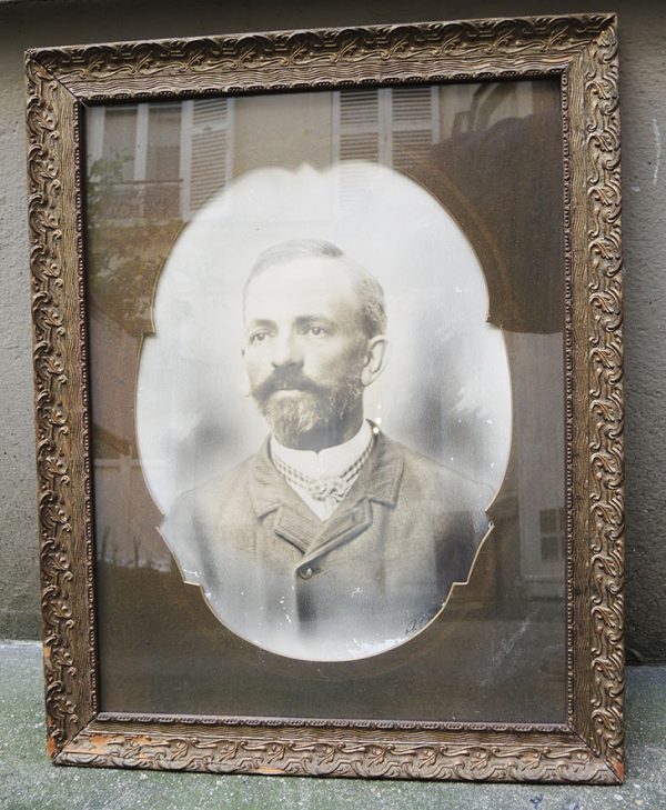 Portrait Photo Vintage Encadré : L’Homme à Moustache