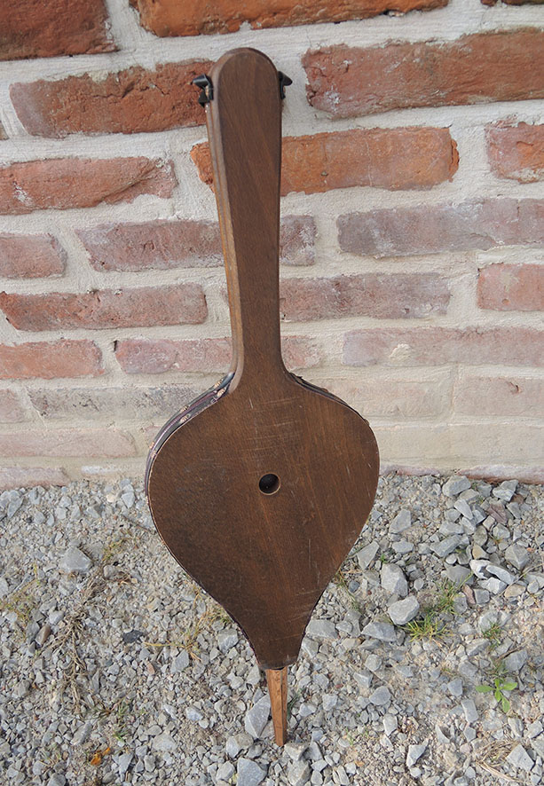Soufflet de cheminée ancien en bois à relief cuivré 