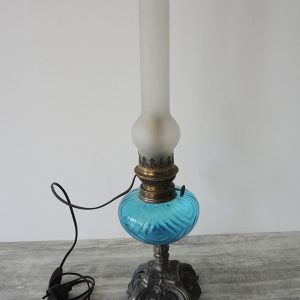 Lampe à Pétrole Vintage Électrifiée en Etain & Verre