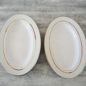 2 Assiettes Ovales en Porcelaine Opaque