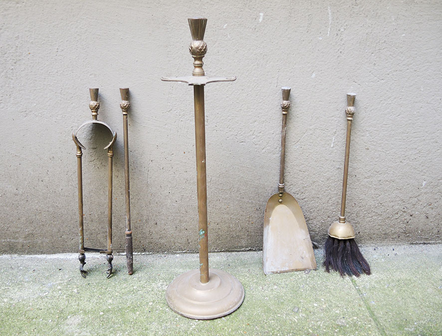 Serviteur d'outils de cheminée en laiton - Moinat SA - Antiquités