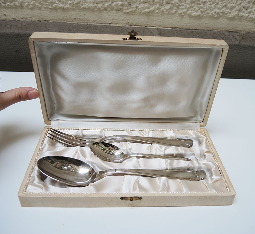 9 Anciens Couteaux De Table Inox Et Bakelite - Vintage French Finds