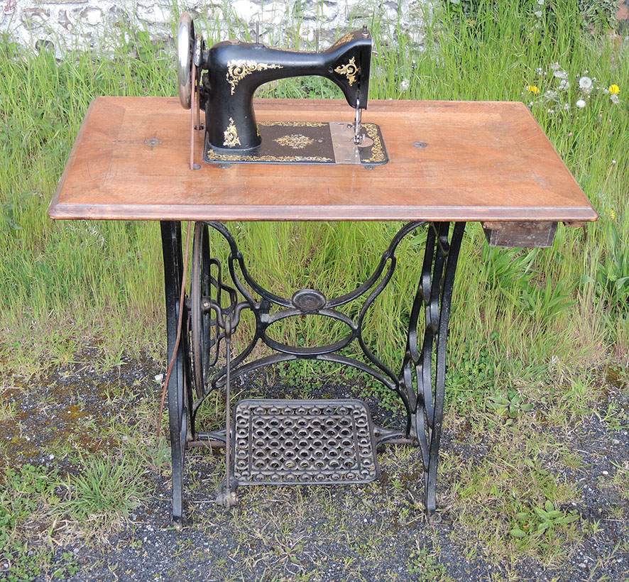 Ancien Meuble / Table à Machine à Coudre SINGER
