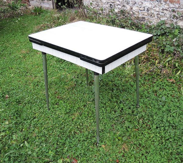 Ancienne Table Extensible en Formica Blanche