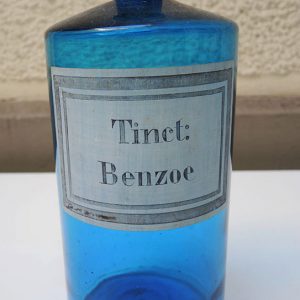 Ancien Pot Apothicaire en Verre Bleu – Tinct : Benzoe