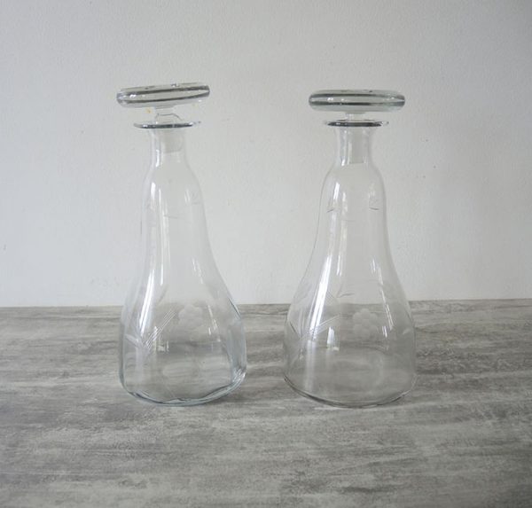 Anciens Carafes à Vin en Verre Gravé