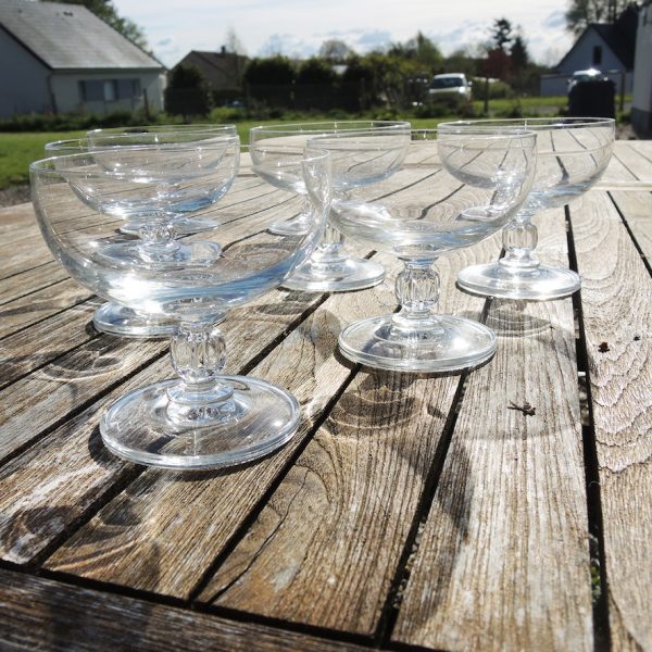 Coupes à Champagne en Verre au Design Épuré