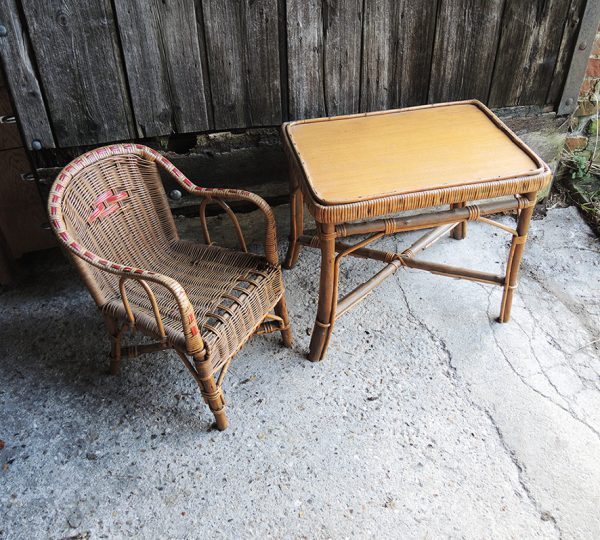 Anciens Fauteuil & Bureau Pour Enfant