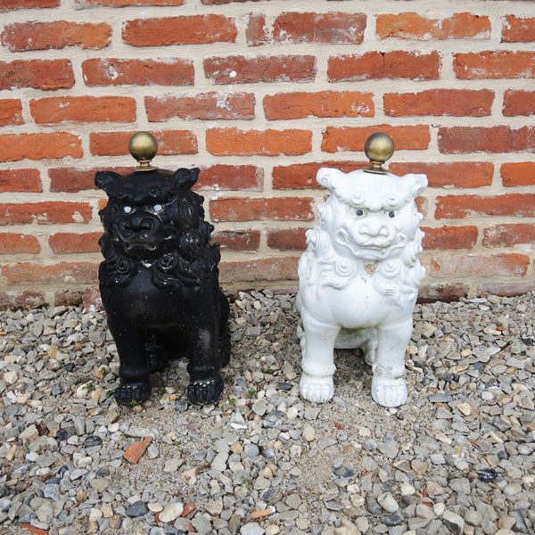 2 Anciens Lions de Fô en Noir & Blanc