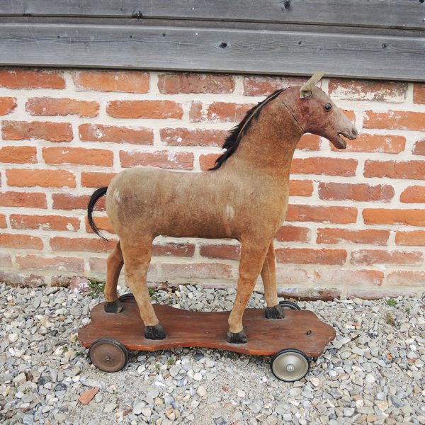 Ancien Cheval à Roulettes