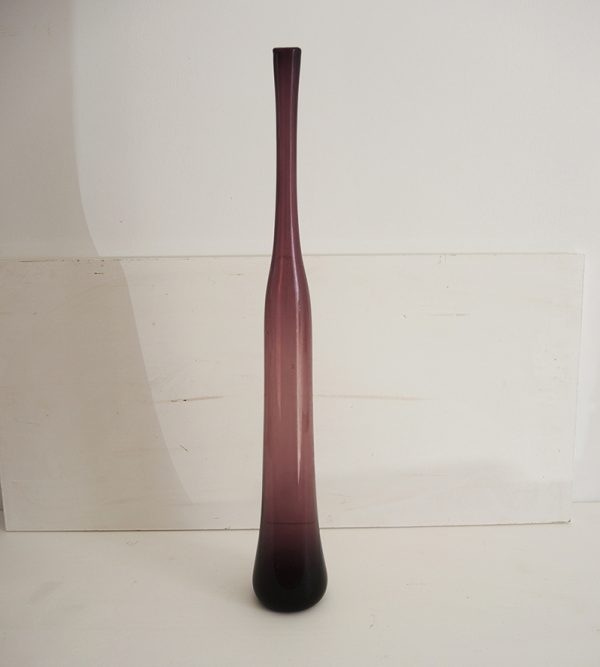 Bouteille "Herbe Folle" en Verre Soufflé Violet Signé Claude Morin