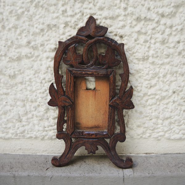 Petit Cadre Photo Ancien en Bois Sculpté