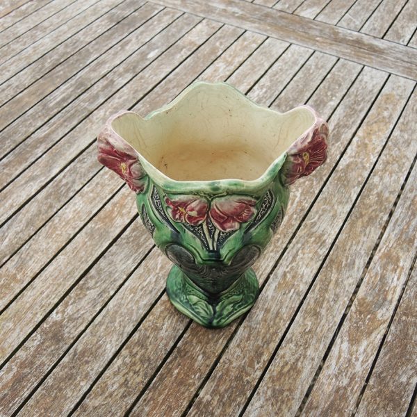 Ancien Vase en Barbotine de Style Art Nouveau
