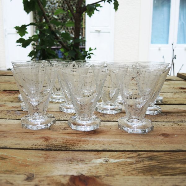 12 Verres Evasés au Decor d'Arabesques