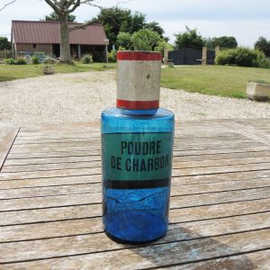 Ancien Pot Apothicaire en Verre Bleu - Poudre de Charbon
