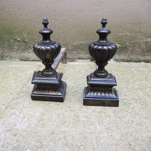 Anciens Chenets en Fonte Noire Pomme de Pin