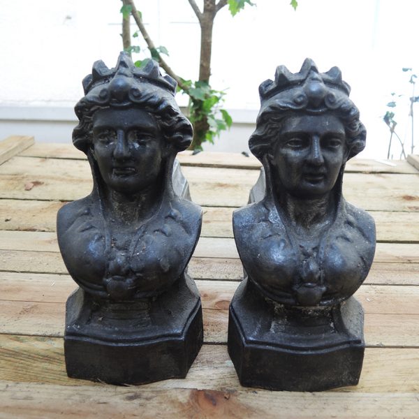 Anciens Chenets en Fonte Princesse