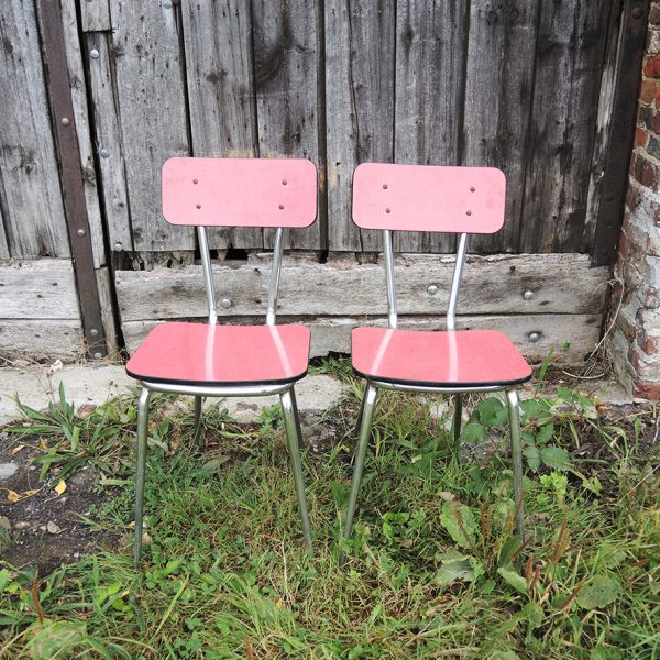 2 Anciennes Chaises en Formica Rouge
