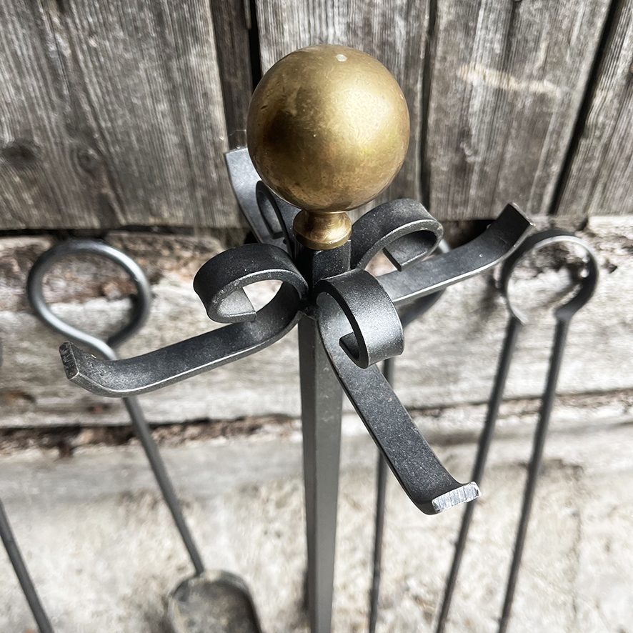 Ancien Serviteur de Cheminée en Fer Forgé & Laiton 4-Outils (3)