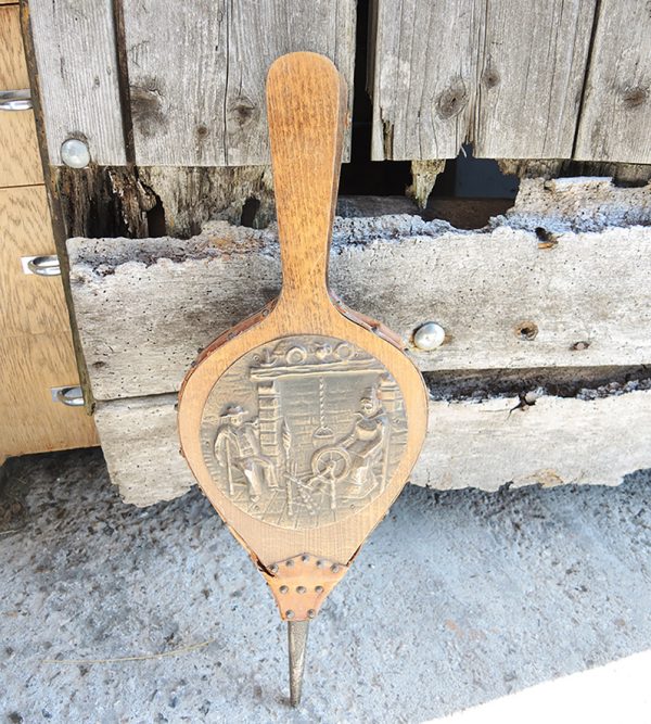 Ancien Soufflet de Cheminée en Bois & Laiton - Intérieur Normand