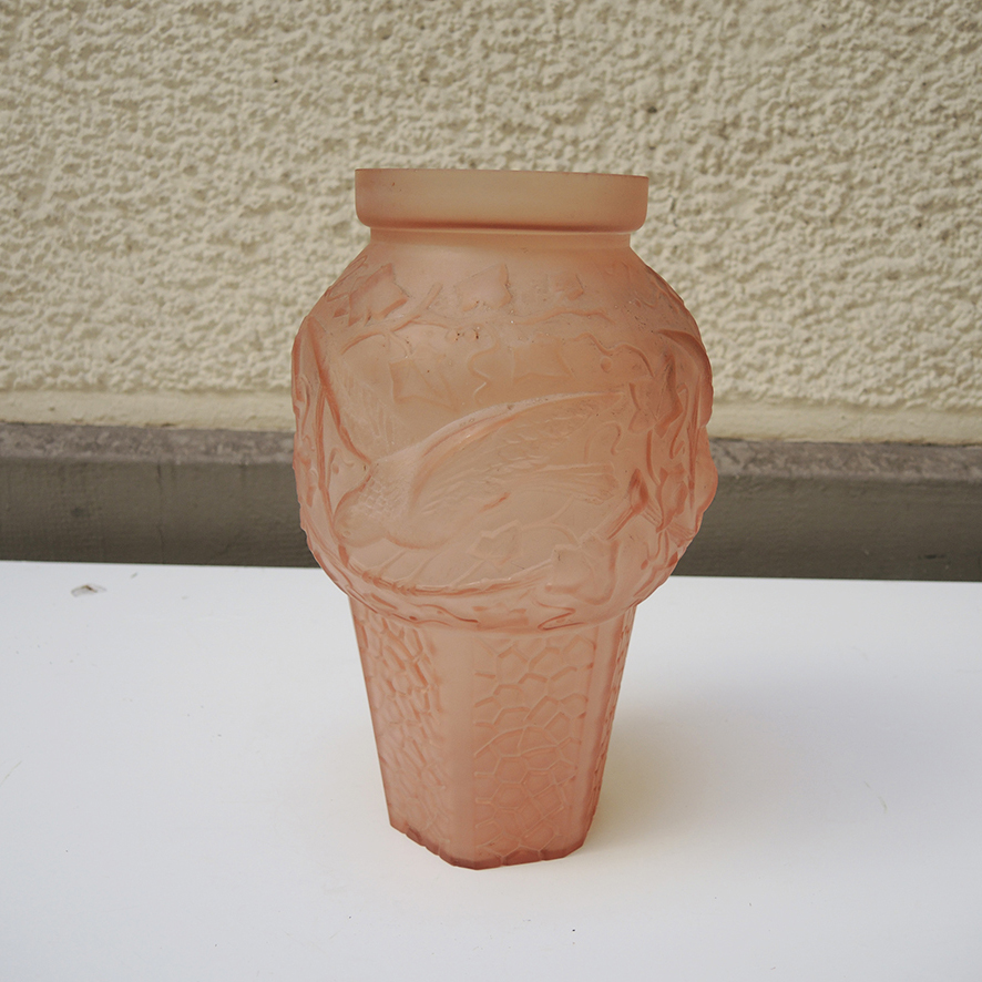 vase-verre-rose-art-deco-vintage Ancien Vase en Verre Rose de Style Art Deco