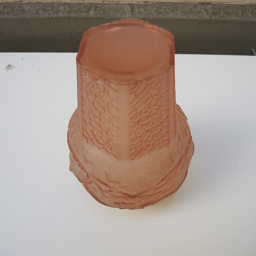 Ancien Vase en Verre Rose de Style Art Deco (4)