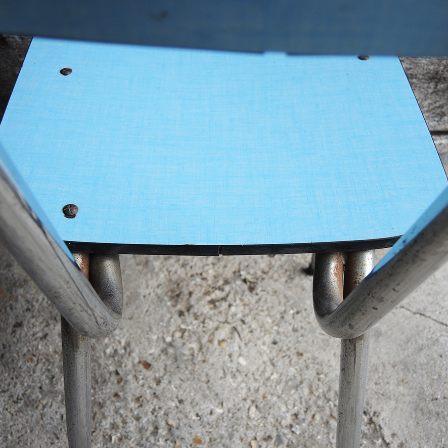 Ancienne Chaise en Formica Bleu (2)
