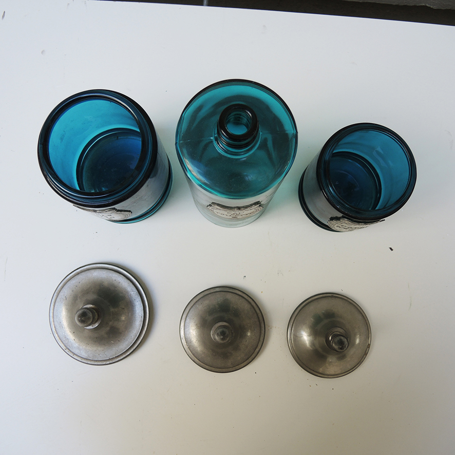 Ancienne Garniture de Toilette Etains à La Rose 3 Pots Bleus (1)