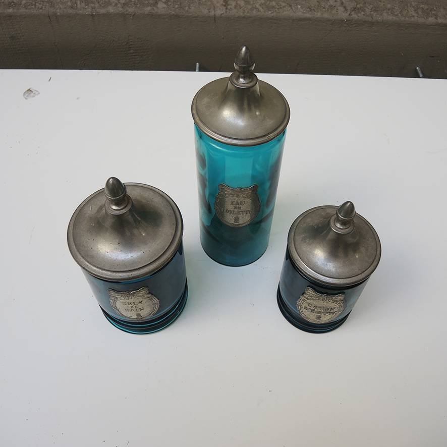 Ancienne Garniture de Toilette Etains à La Rose 3 Pots Bleus (2)