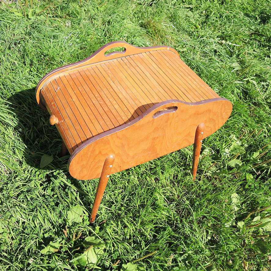 travailleuse-bois-scandinave-vintage Ancienne Travailleuse en Bois de Style Scandinave