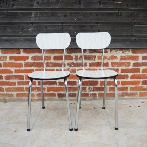 2 Anciennes Chaises en Formica Blanc