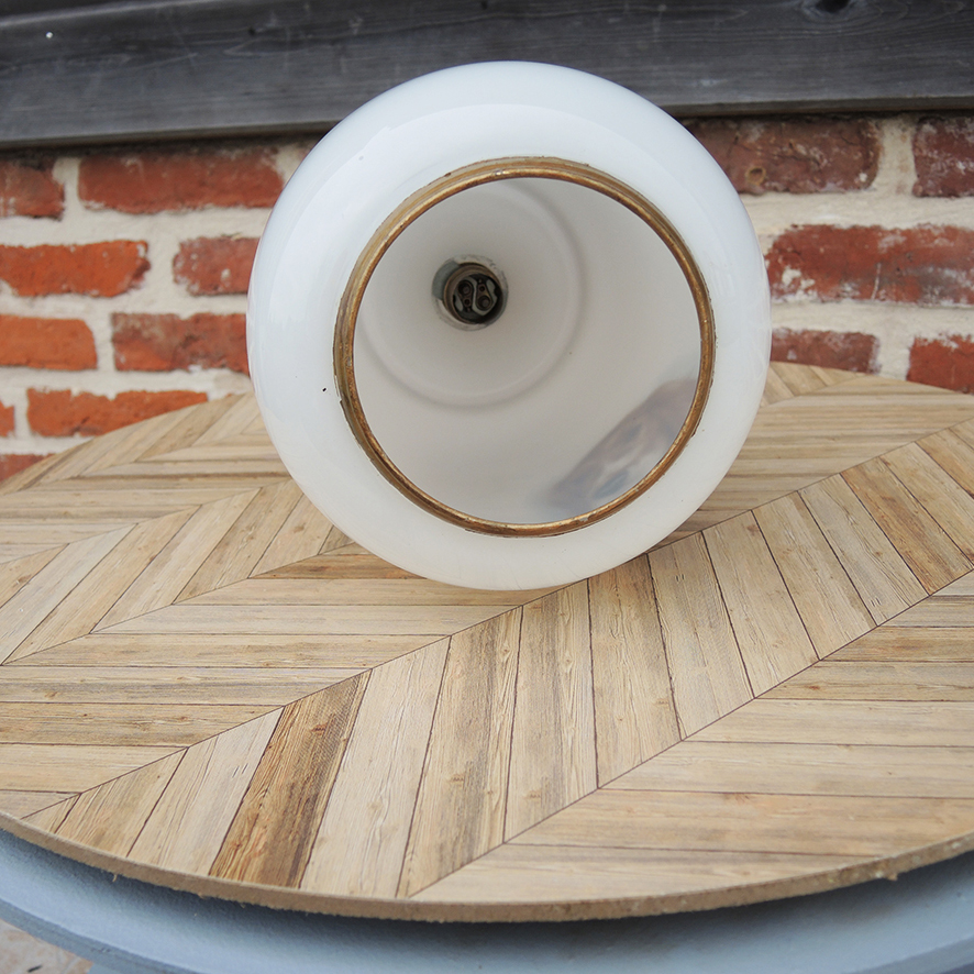 Ancienne Suspension en Verre Blanc Décor Chiens (4)