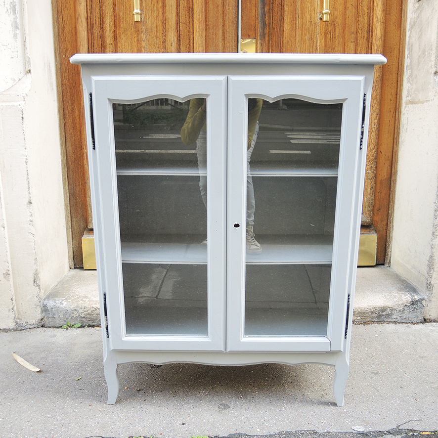 vitrine-bois-peint-gris-vintage Ancienne Vitrine en Bois Peint Gris