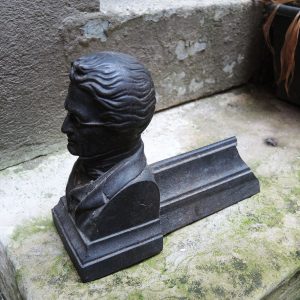 Ancien Cale Porte en Fonte Homme a Lunettes