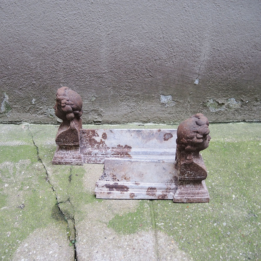 Ancien Chenets en Fonte Femme aux Boucles (2)