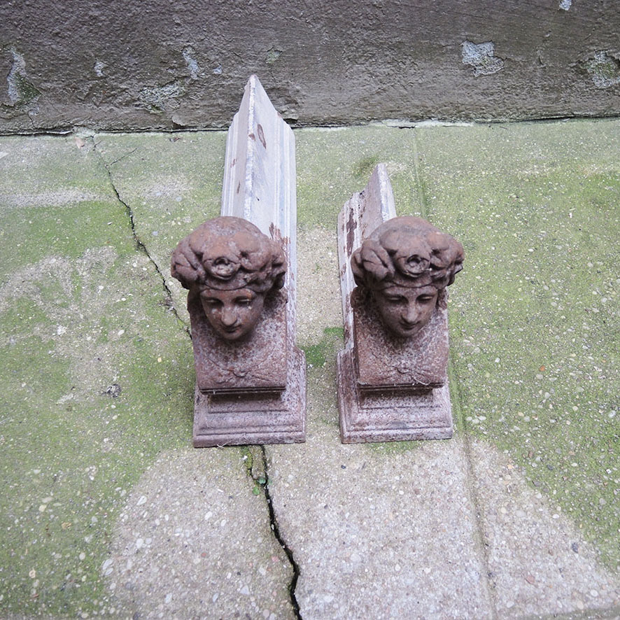 Ancien Chenets en Fonte Femme aux Boucles (3)