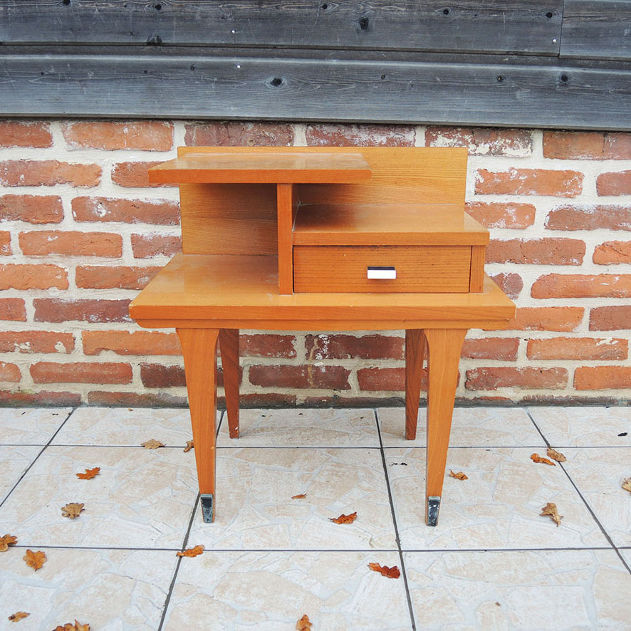 table-chevet-bois-scandinave-vintage Ancienne Table de Chevet en Bois de Style Scandinave
