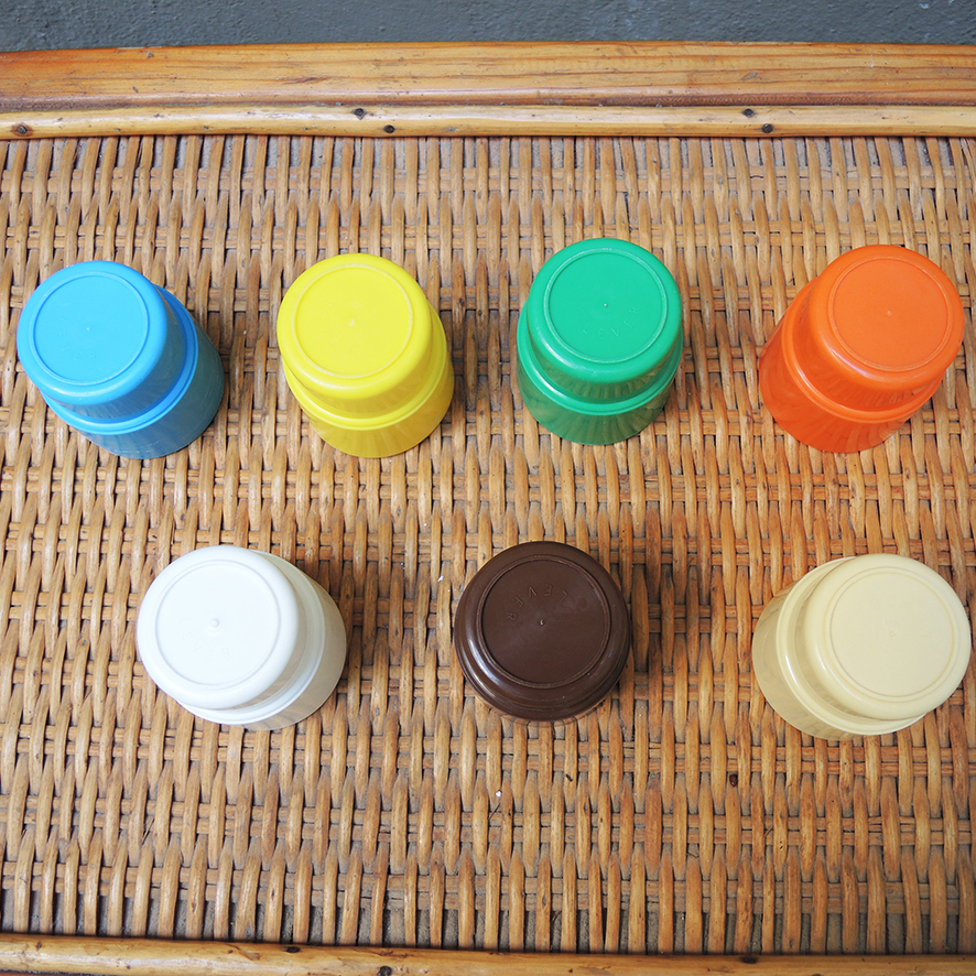 7 Anciens Gobelets Empilables en Plastique Lever (2)