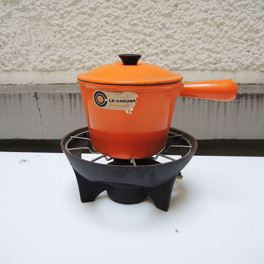 service-fondu-fonte-vintage Ancien Service à Fondue Le Creuset en Fonte Orange