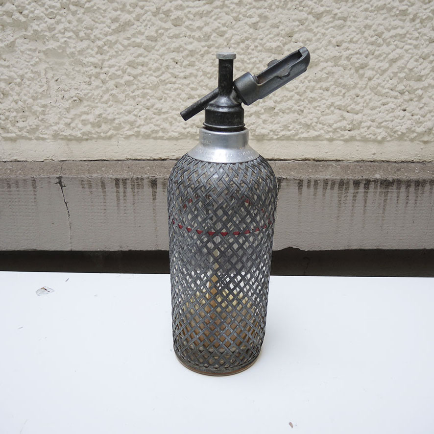 siphon-verre-grillage-vintage Ancien Siphon XL en Verre Transparent Grillagé