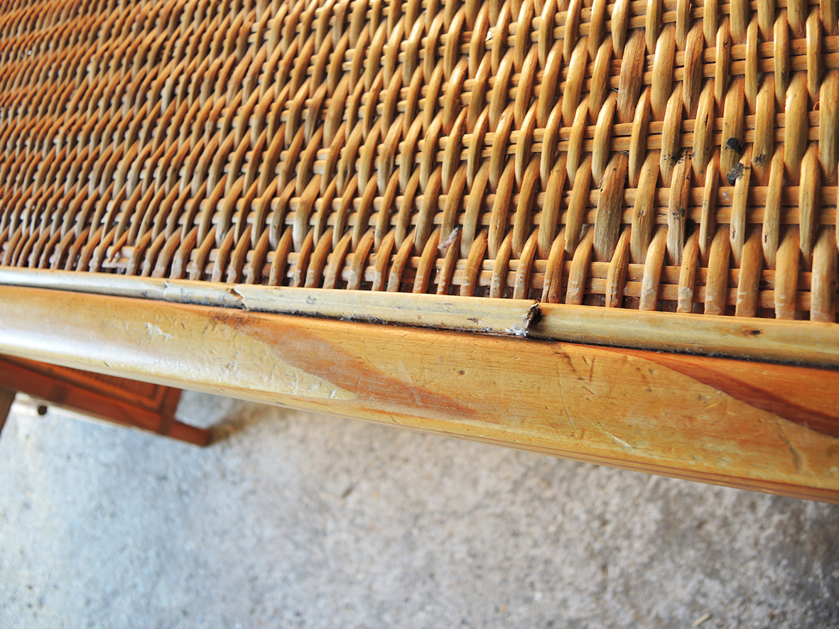 Ancien Très Grand Bureau en Bois & Osier Clair (10)