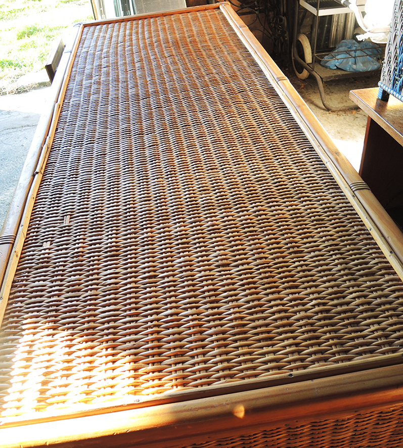 Ancien Très Grand Bureau en Bois & Osier Clair (8)